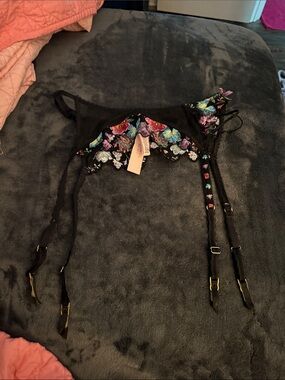 Victoria’s Secret Black Floral Embroidered Garter Belt Sz: M/L